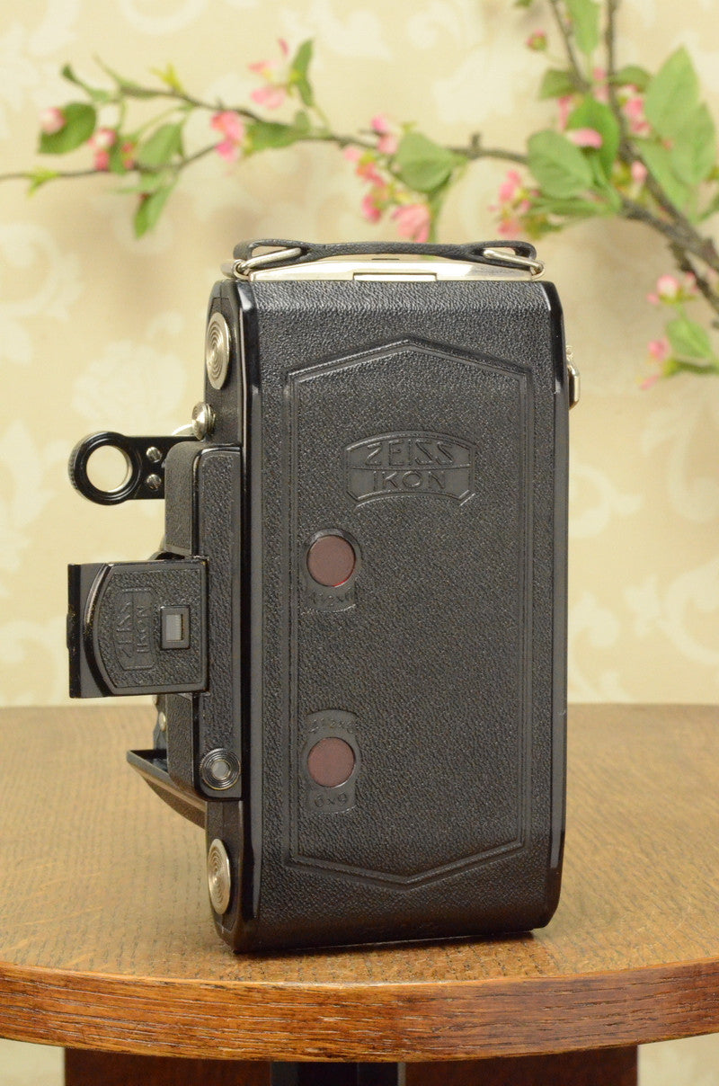 Near Mint! 1935 Zeiss Ikon Super Ikonta 6x9, Tessar lens, FRESHLY SERVICED - Zeiss-Ikon- Petrakla Classic Cameras