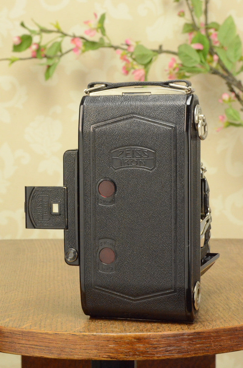 Near Mint! 1935 Zeiss Ikon Super Ikonta 6x9, Tessar lens, FRESHLY SERVICED - Zeiss-Ikon- Petrakla Classic Cameras