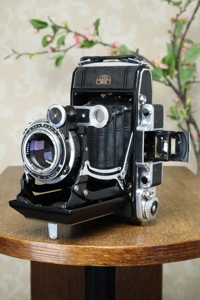 SUPERB! 1952 Zeiss-Ikon Super 6x9 Ikonta 531/2, Synchro-Compur & Coated Zeiss Tessar lens. Freshly Serviced! - Zeiss-Ikon- Petrakla Classic Cameras